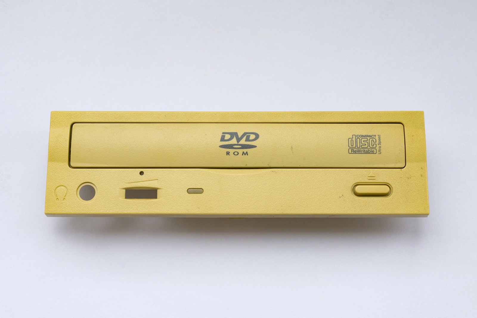 Осветление пожелтевших деталей компьютера